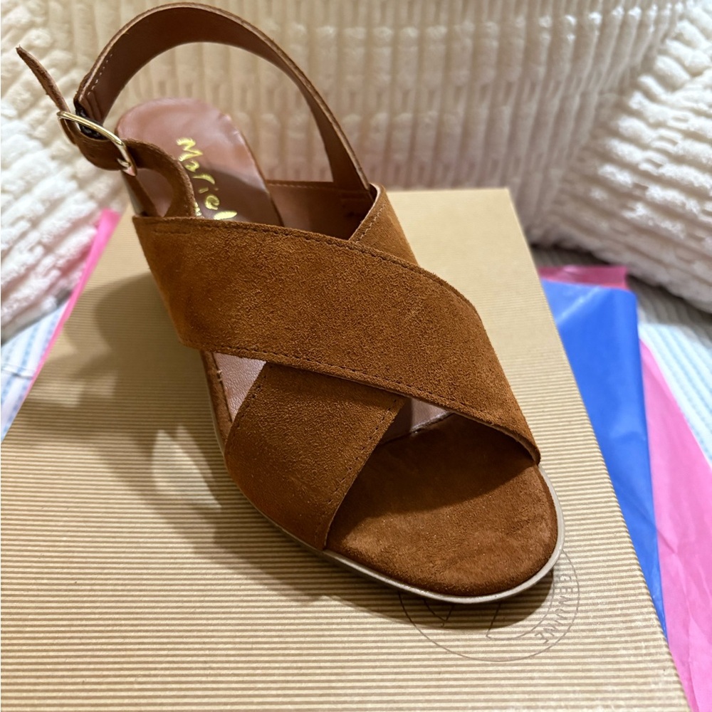 NWB  Brown Suede Women's Sandals, size 8M.